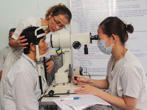 Free eye surgery for the elderly - ảnh 1